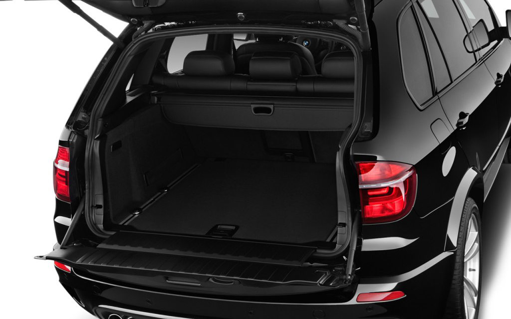 Comparison BMW X5 M AWD 2018 vs GMC Yukon Denali 2017 SUV Drive